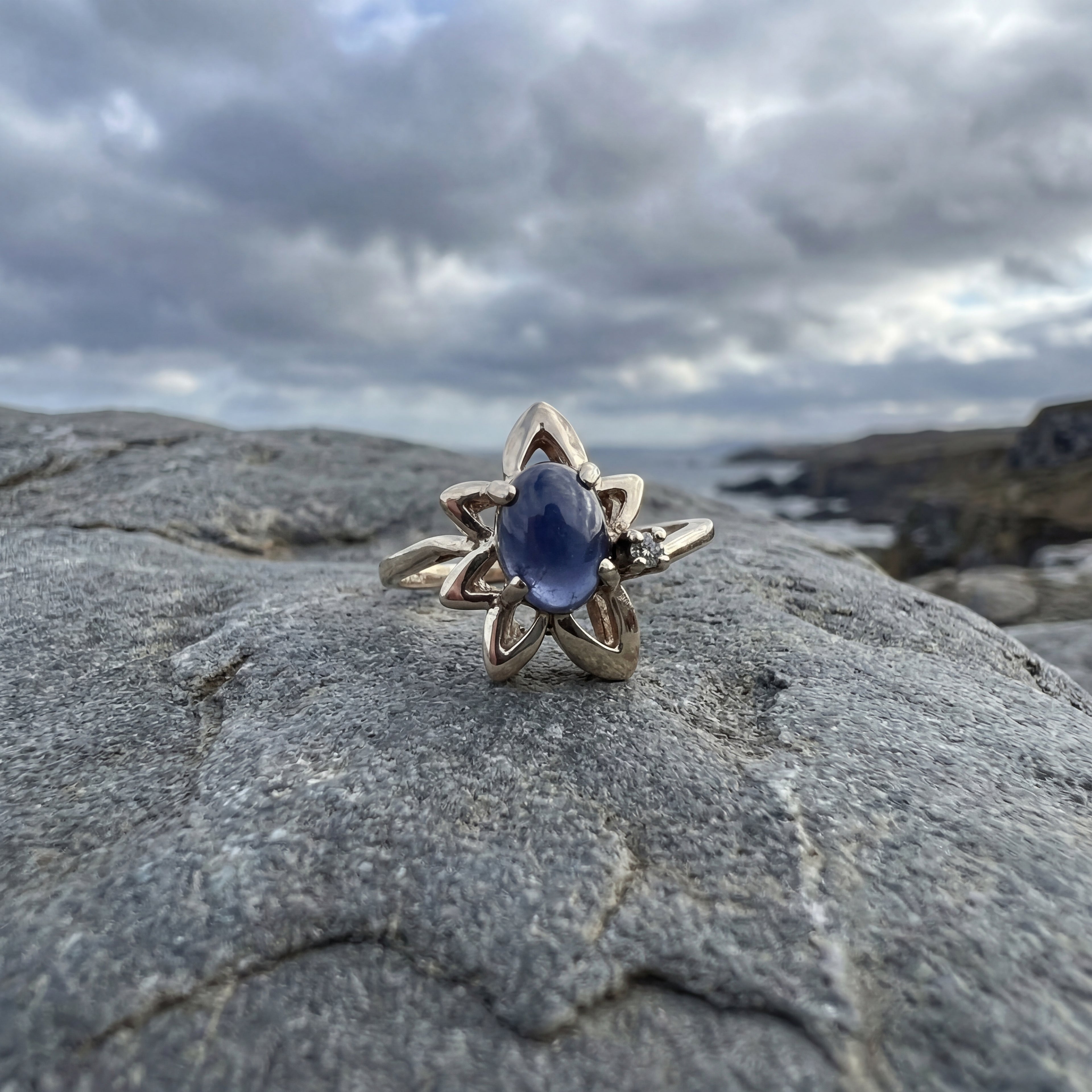 Vintage 1990s Estate 14K Yellow Gold Blue Star Sapphire & Diamond Flower Ring