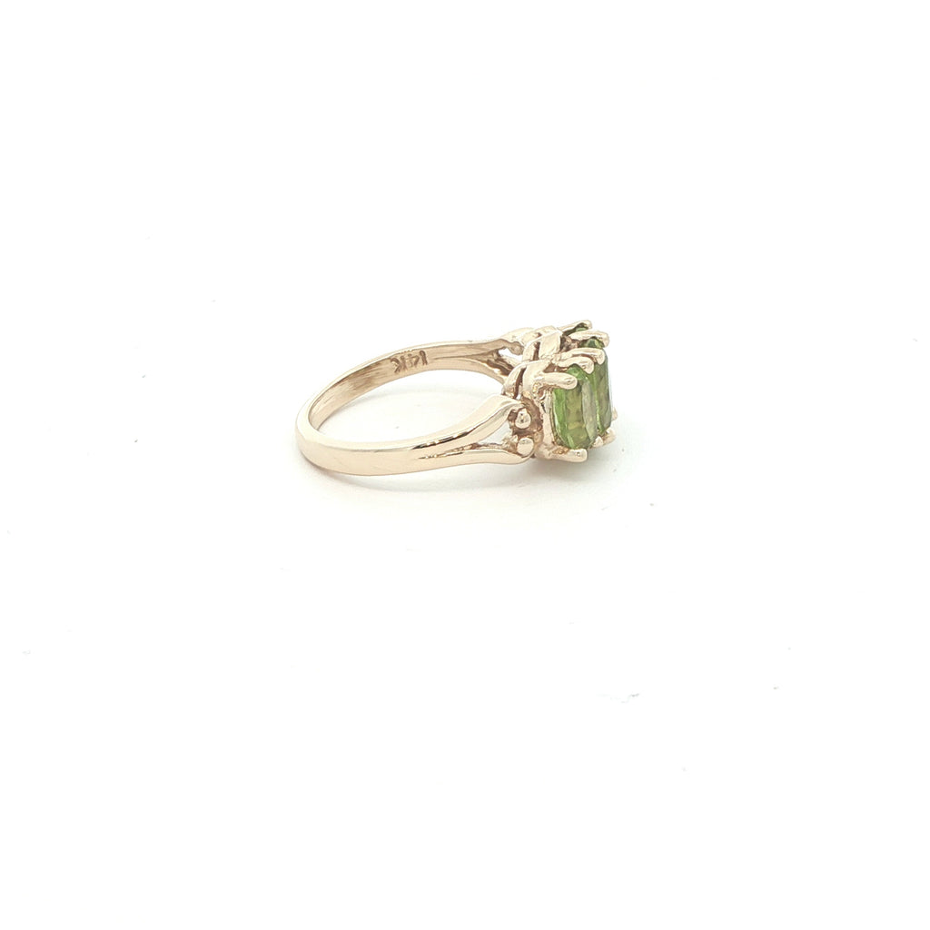 Estate Vintage 14K Yellow Gold Natural Peridot Three-Stone Oval Ring Circa 1980s–1990s