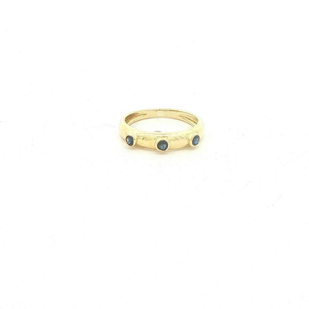 Circa 1980s Vintage 18K Yellow Gold Natural Sapphire Three-Stone Band Ring – Size 4.75