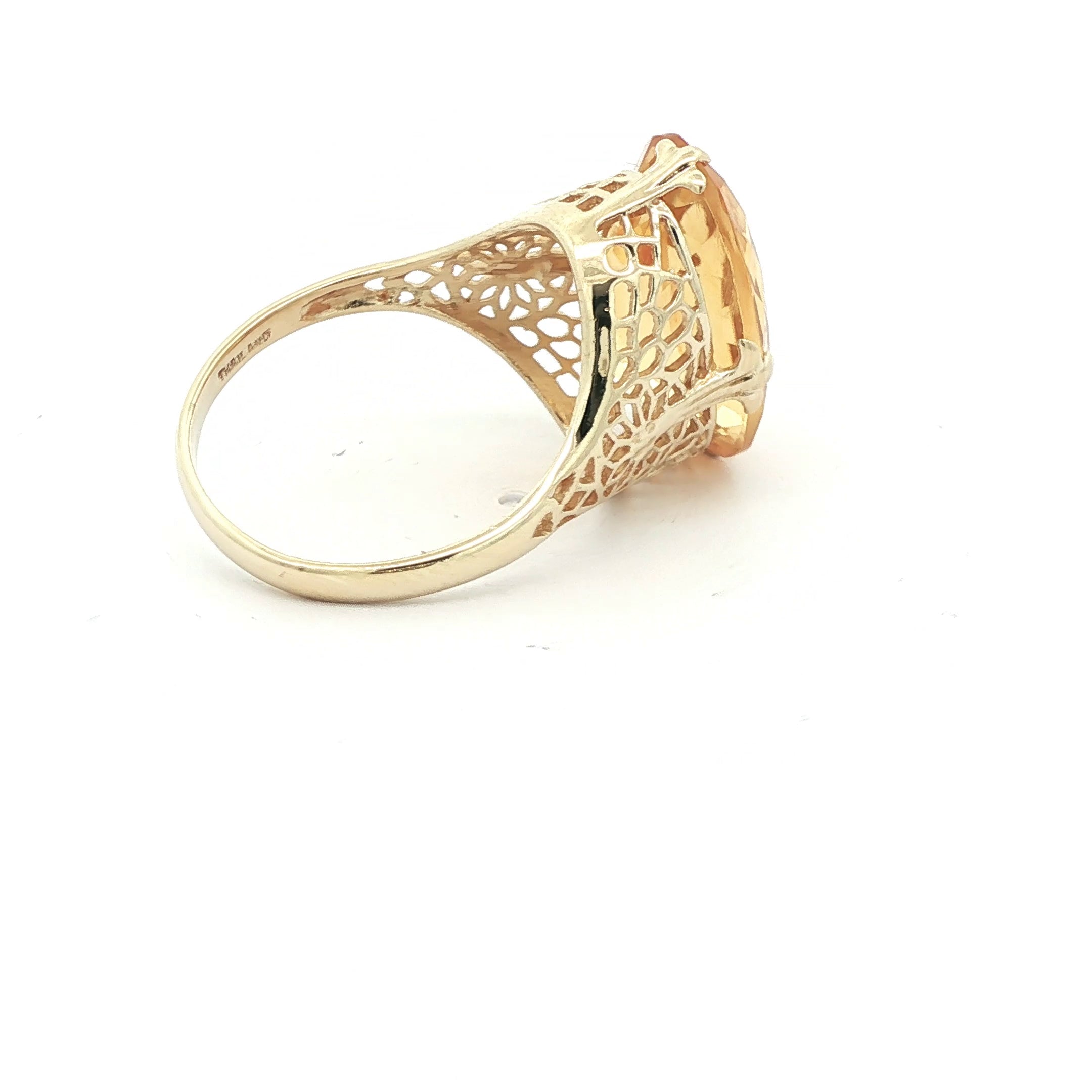 10k Cocktail Oval Citrine Ring