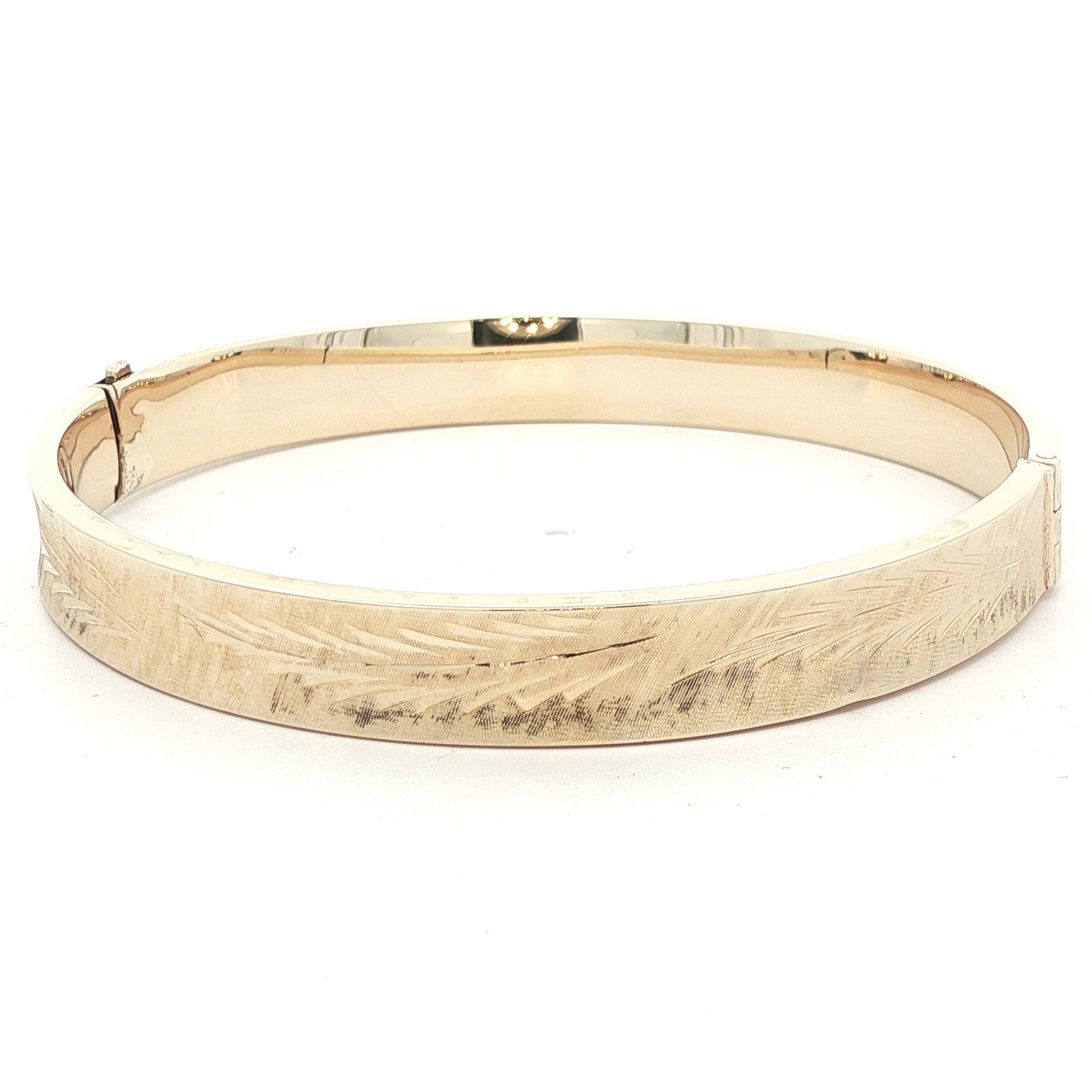 14k Yellow Gold 1970s Vintage Leaf Etched Bangle