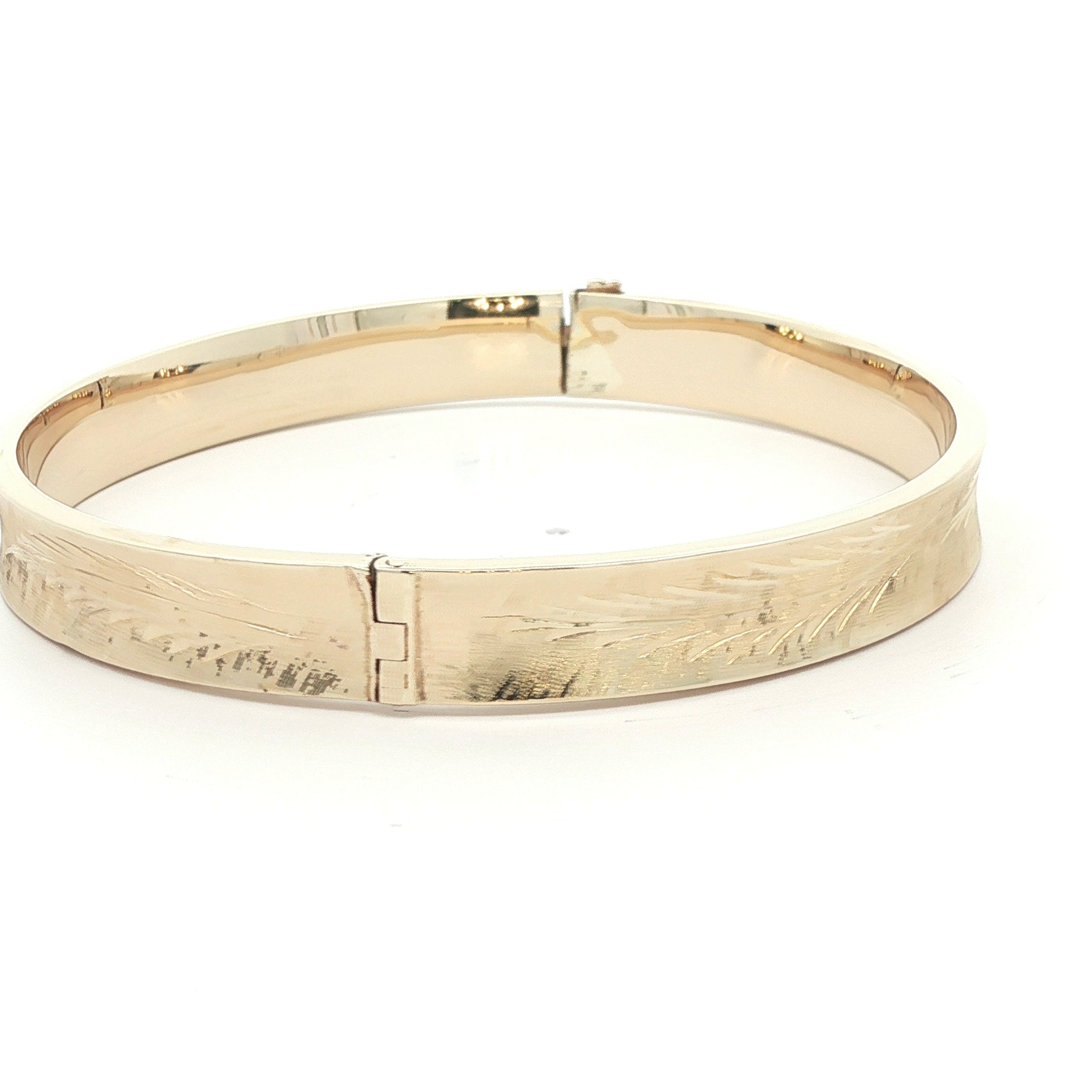 14k Yellow Gold 1970s Vintage Leaf Etched Bangle