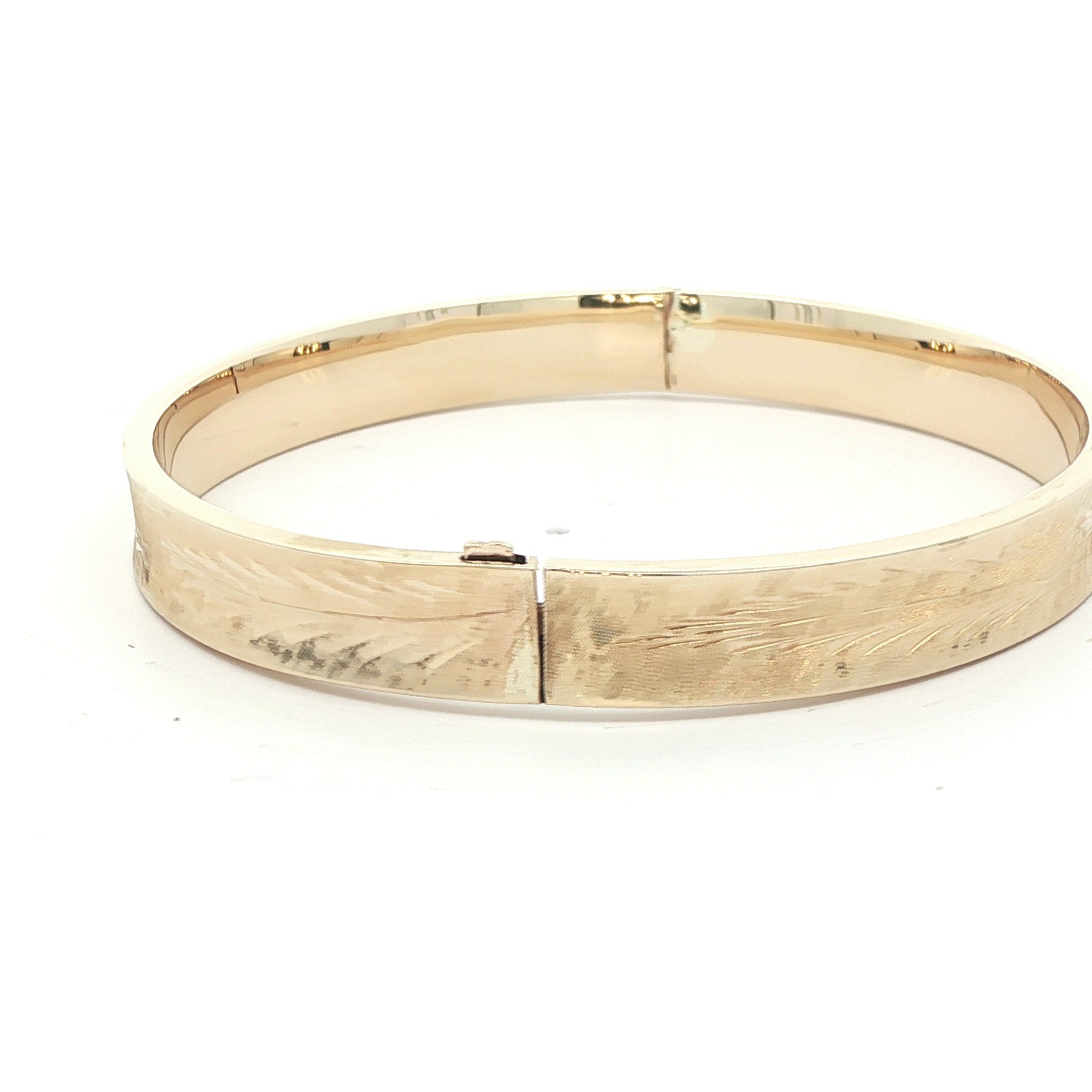 14k Yellow Gold 1970s Vintage Leaf Etched Bangle