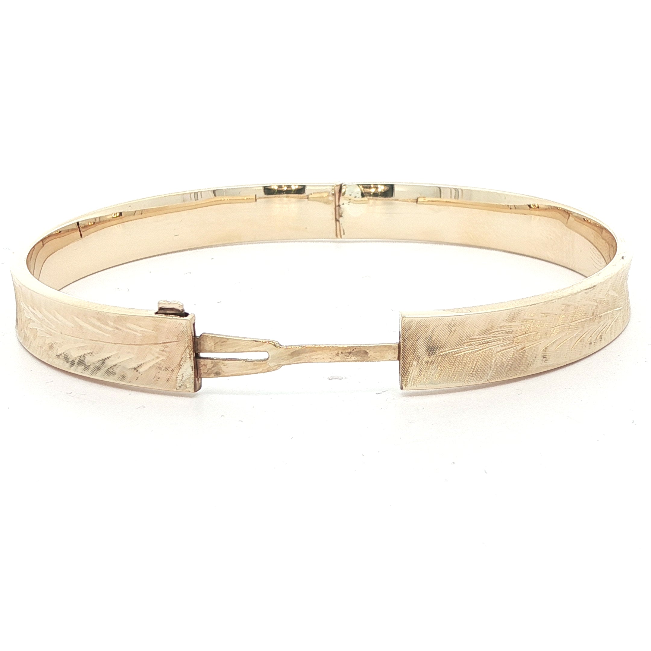 14k Yellow Gold 1970s Vintage Leaf Etched Bangle