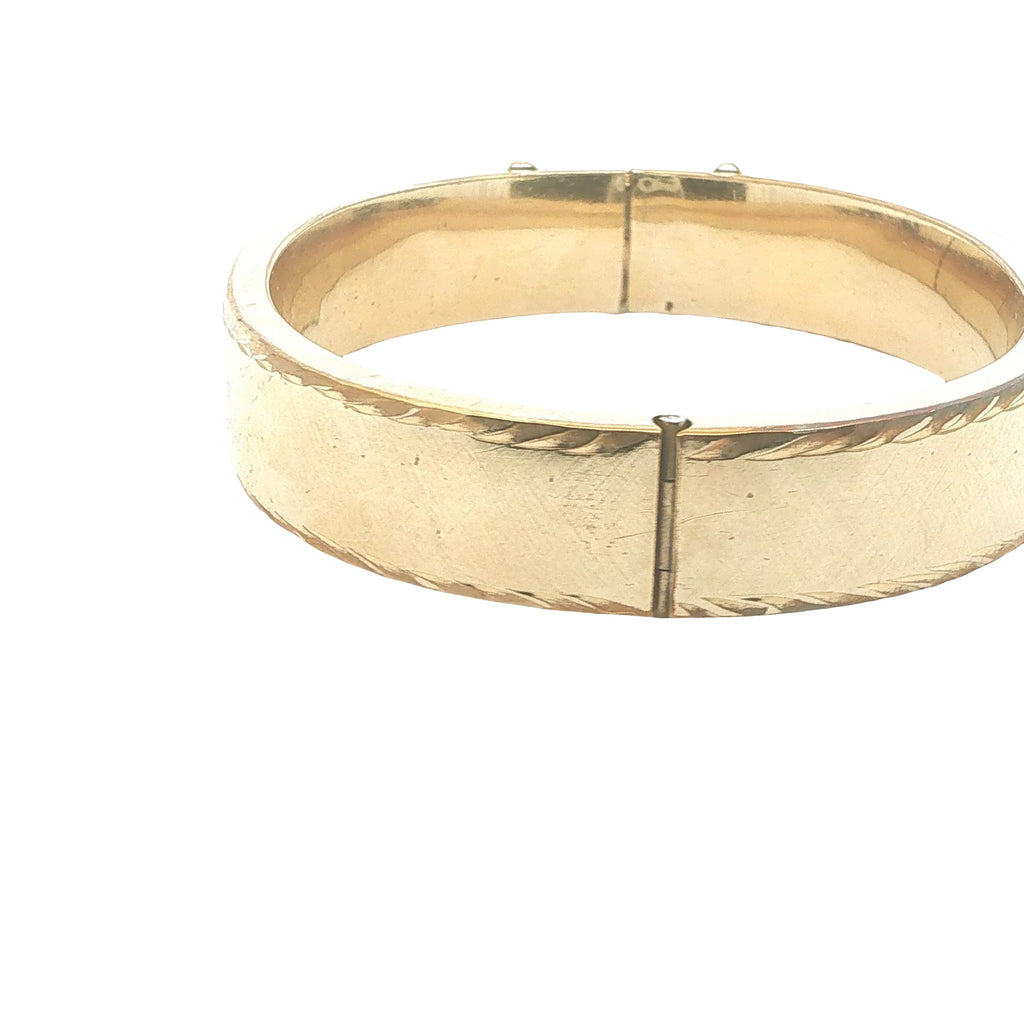 Circa 1960s Vintage Estate 1/20 12K Gold Filled Textured Hinged Bangle Bracelet 61 x 53mm