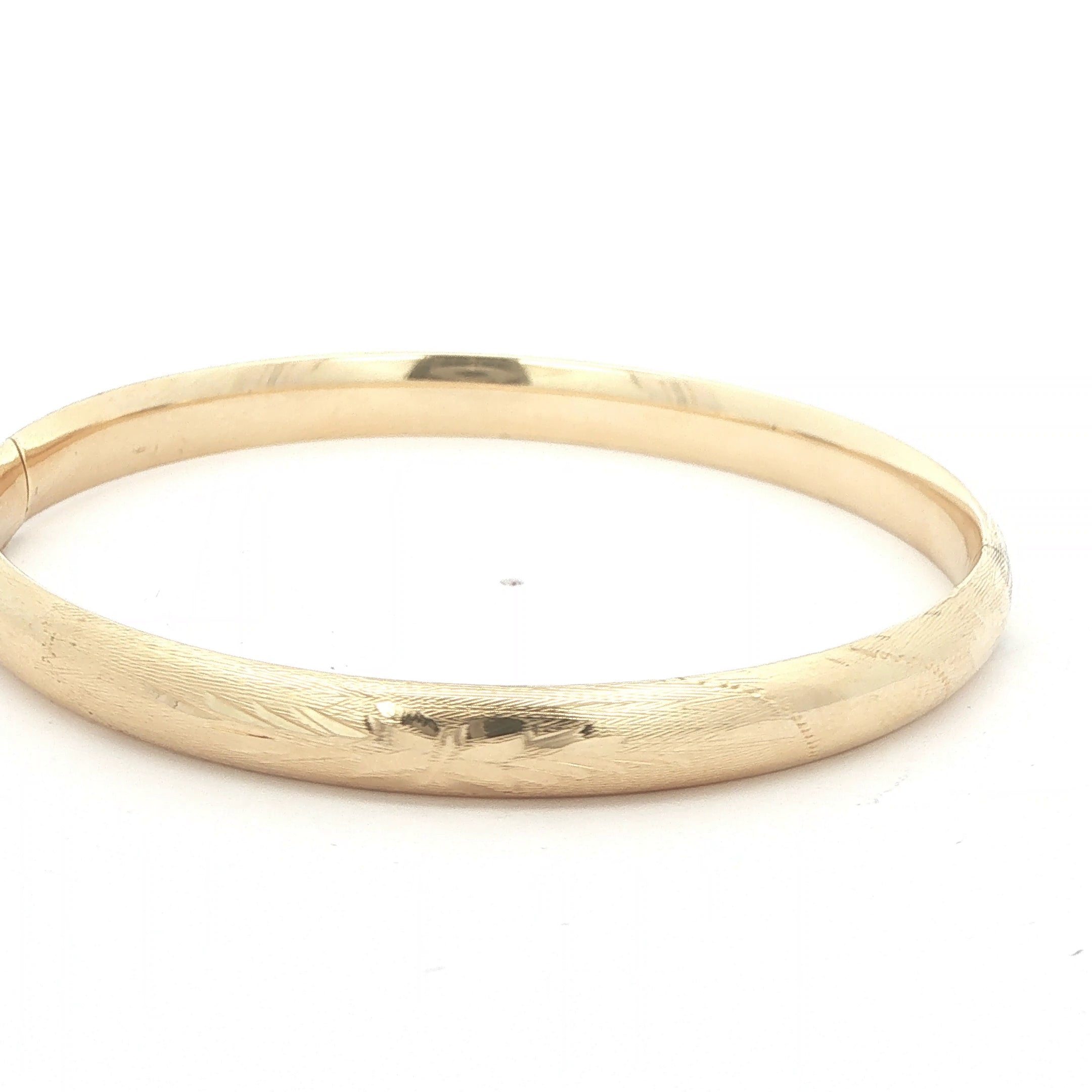 Vintage 14K Yellow Gold Engraved Hinged Bangle Bracelet 6.2mm