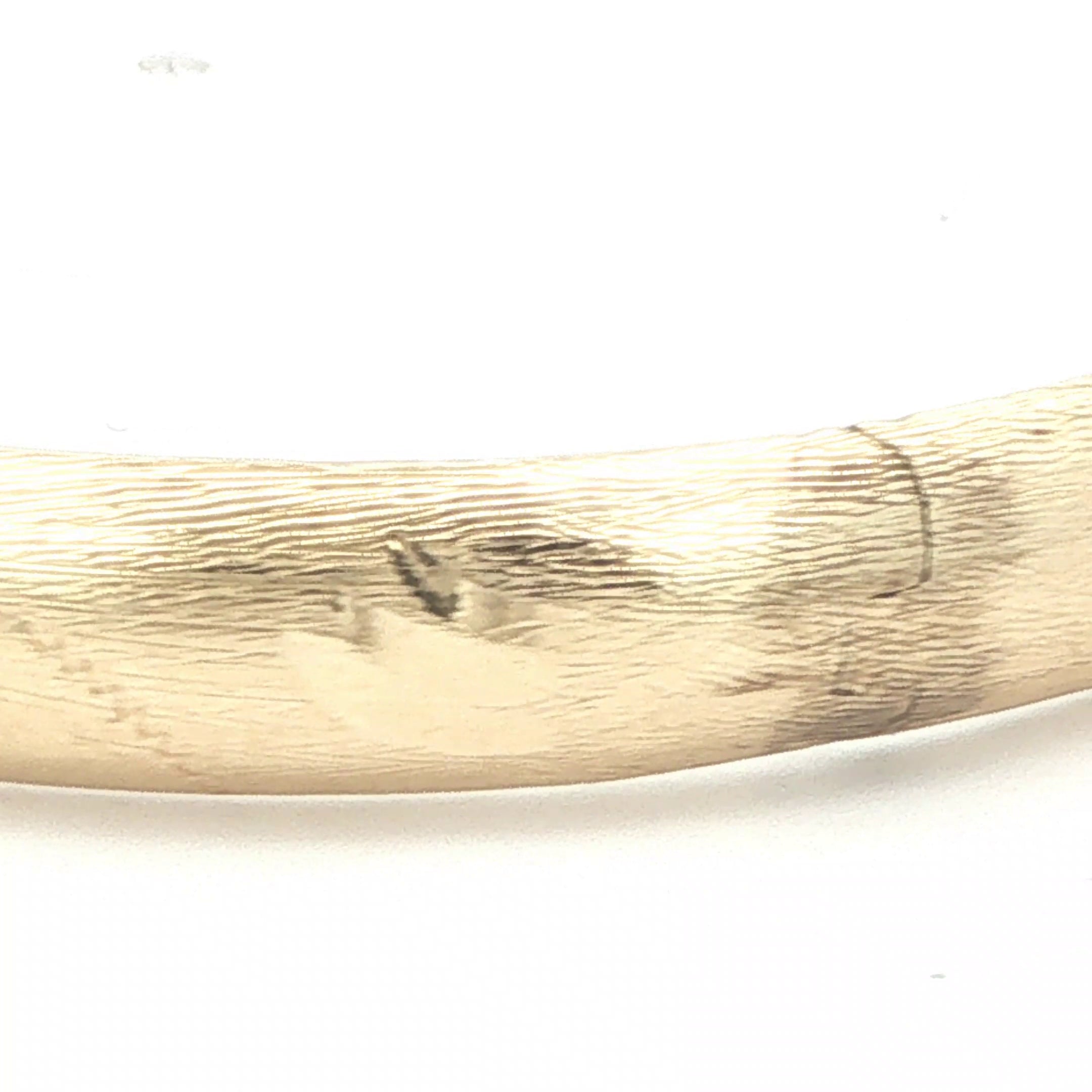 Vintage 14K Yellow Gold Engraved Hinged Bangle Bracelet 6.2mm