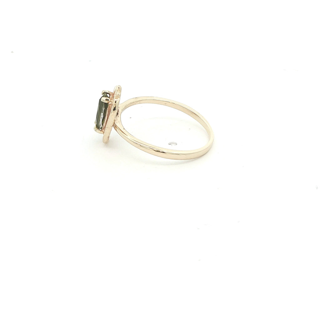 Estate Vintage 10k Yellow Gold Natural Marquise Peridot Ring (c. 1970s–1980s)