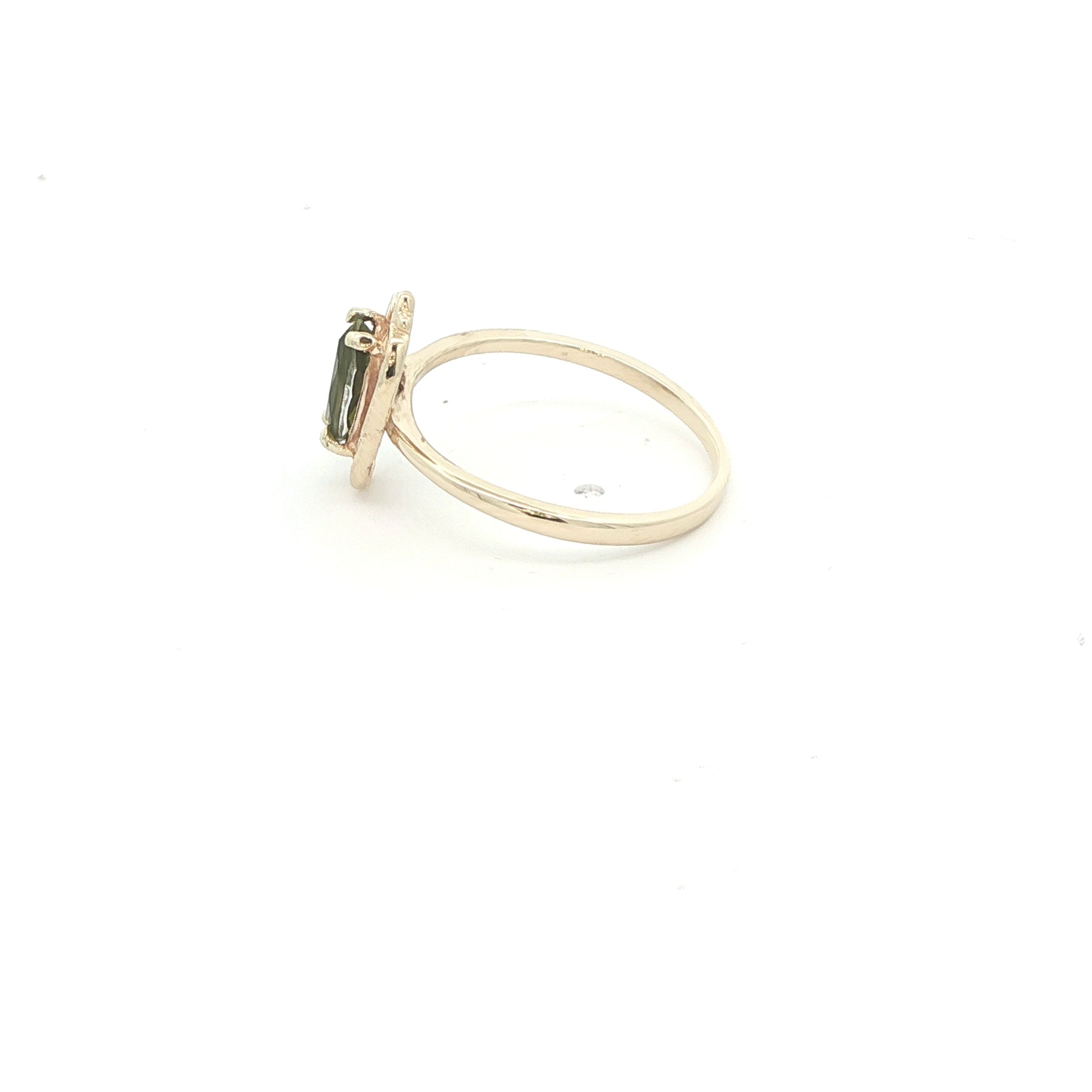 Estate Vintage 10k Yellow Gold Natural Marquise Peridot Ring (c. 1970s–1980s)