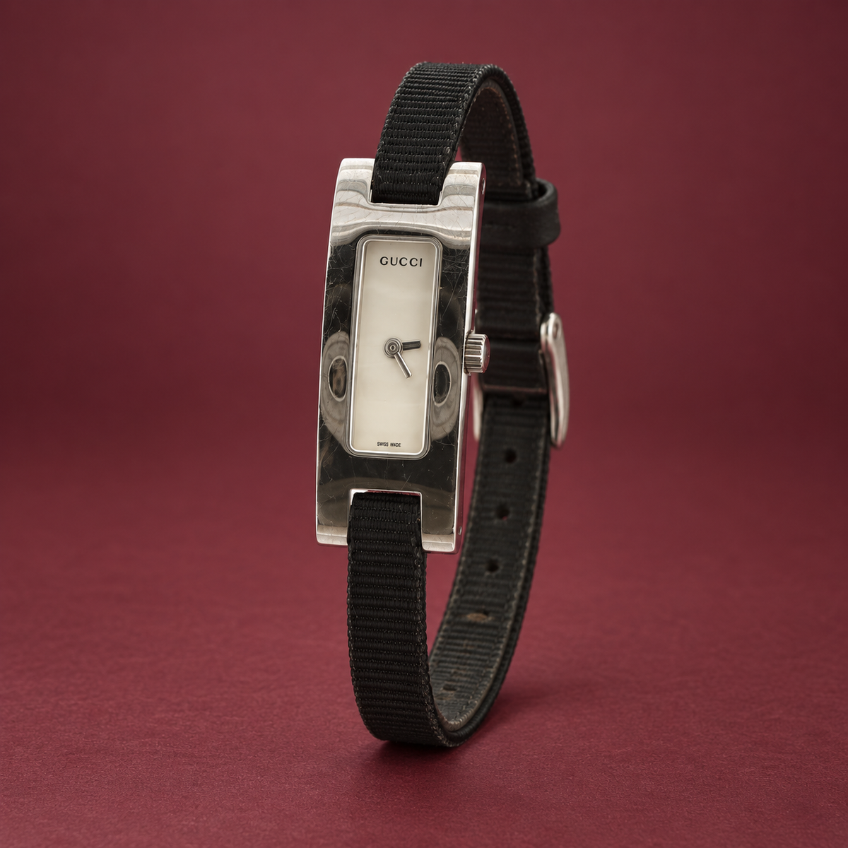 Estate Vintage Gucci Swiss Quartz Rectangle Wristwatch 33mm White Dial with Original Genuine Leather Band
