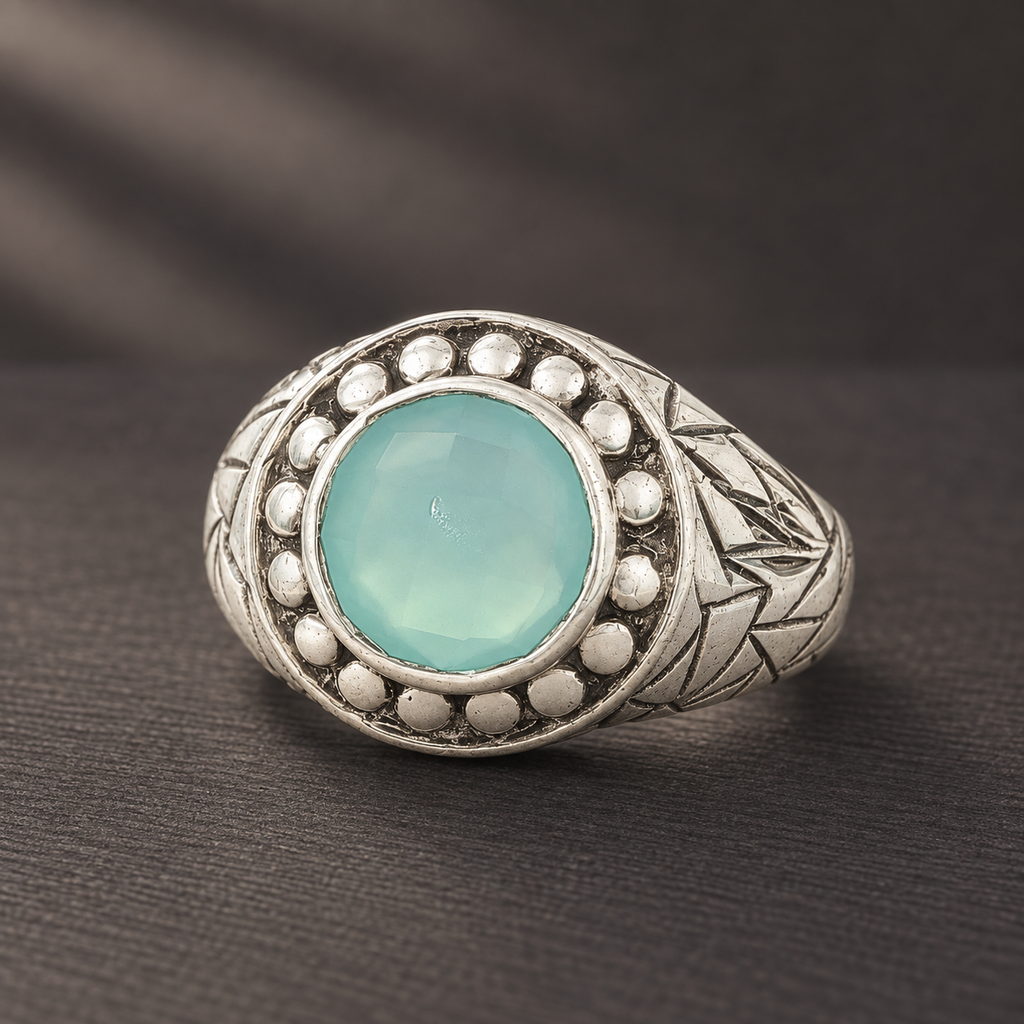 Estate Vintage Sterling Silver Chalcedony Ring – Engraved Band
