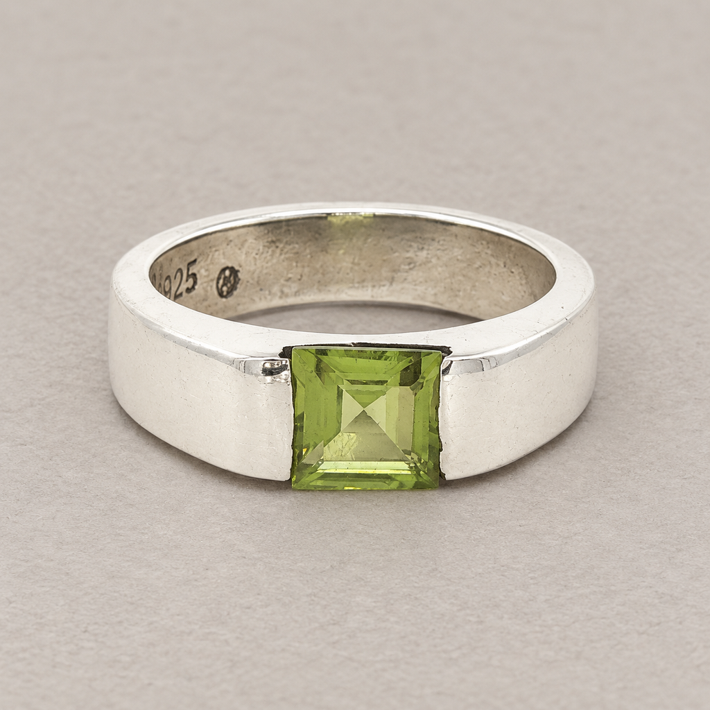 Estate Sterling Silver Square-Cut Peridot Ring – SZ 6