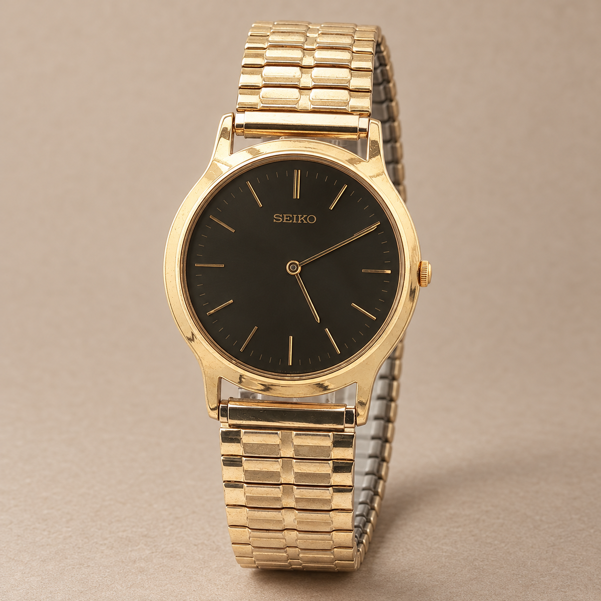 Vintage c. 1996 Seiko V700-8A10 Gold-Tone Black Dial Quartz Dress Watch