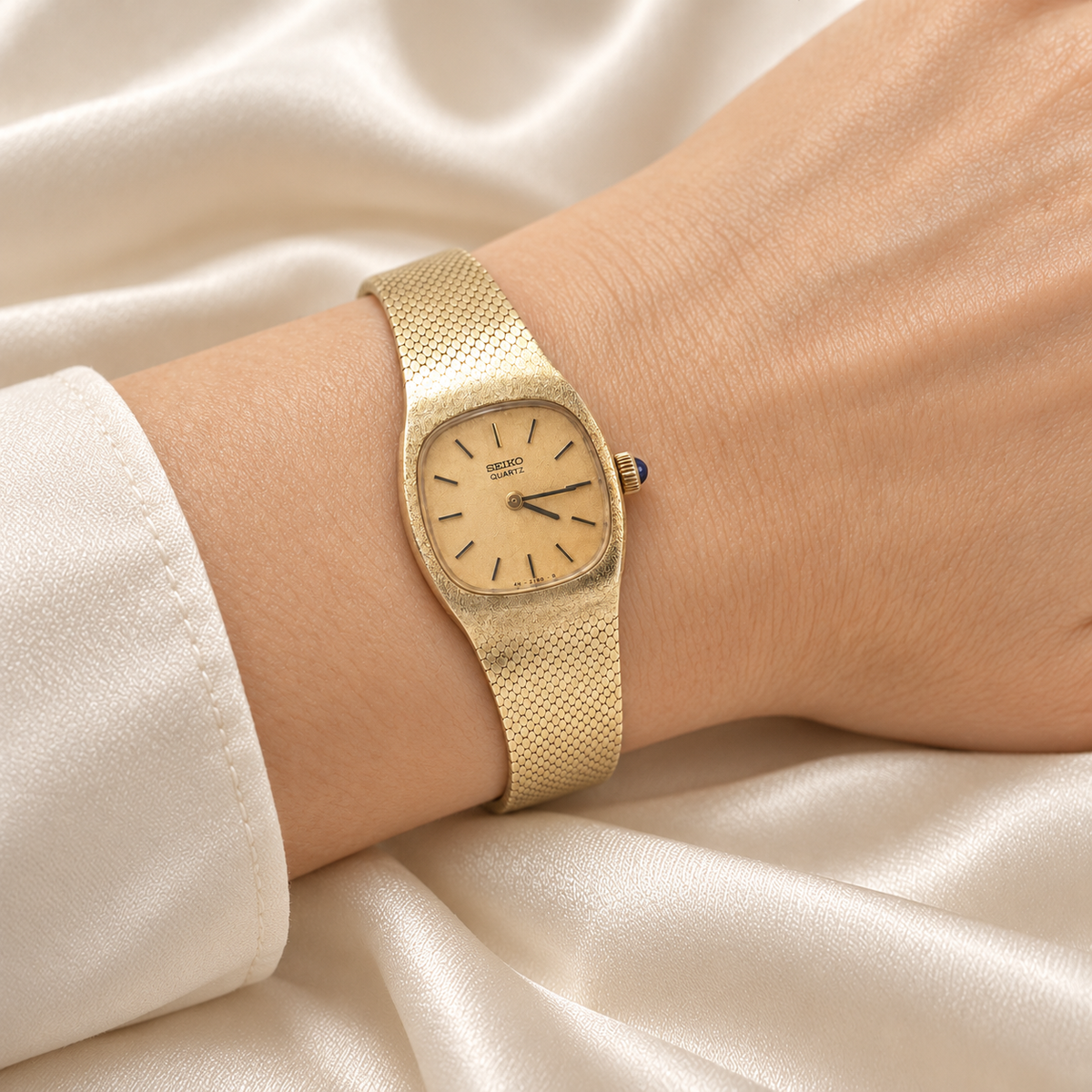Estate Vintage 1980 Seiko Quartz 14K Yellow Gold Ladies Bracelet Watch