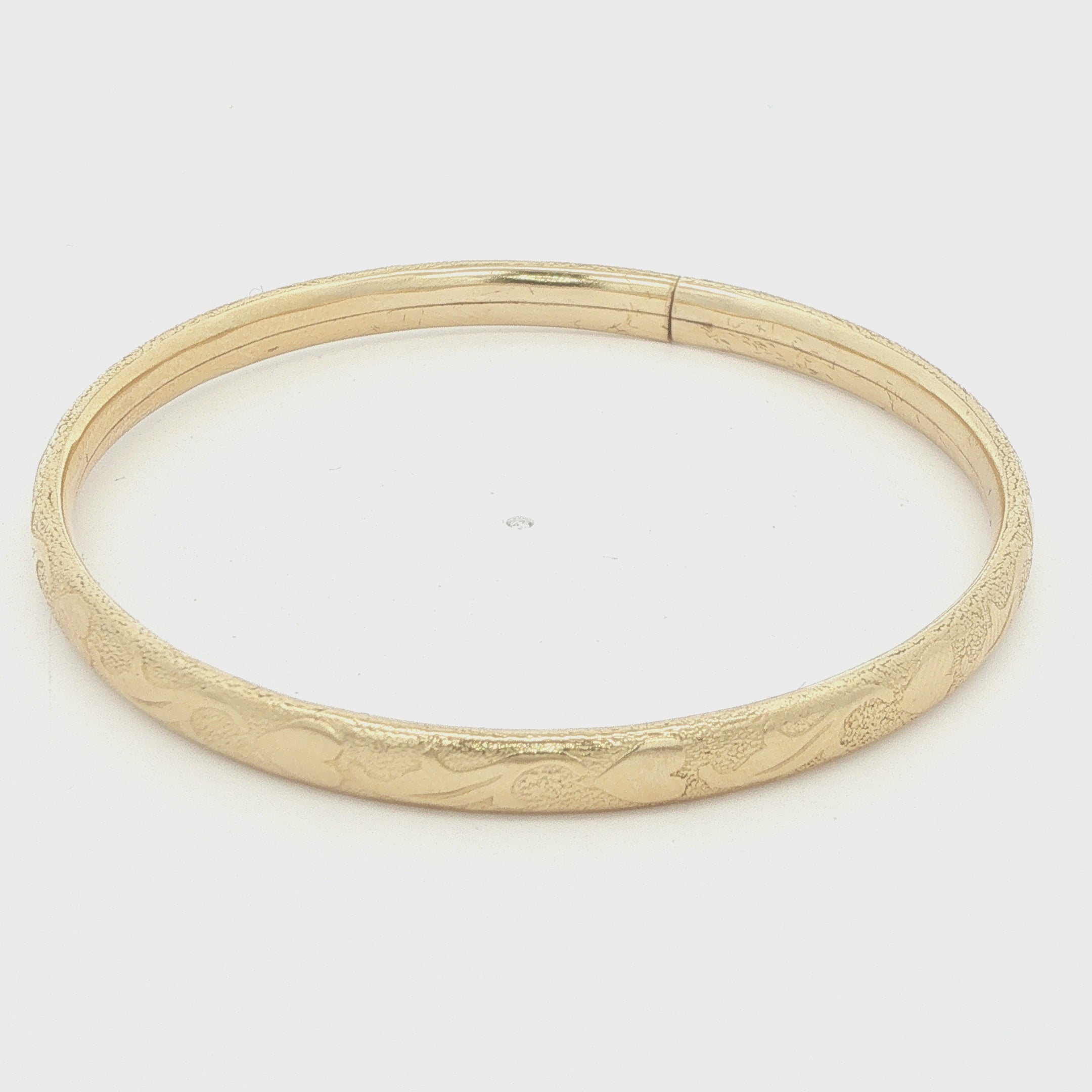 Circa 1950s–1960s Estate Child's Gold Filled Engraved Floral Bangle Bracelet 55mm x 2.3mm