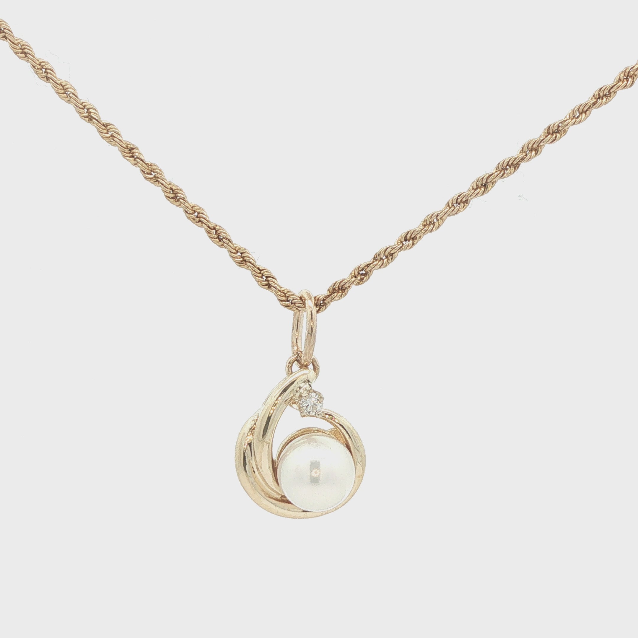 Estate Contemporary 14K Yellow Gold Cultured Pearl and Natural Diamond Accent Pendant