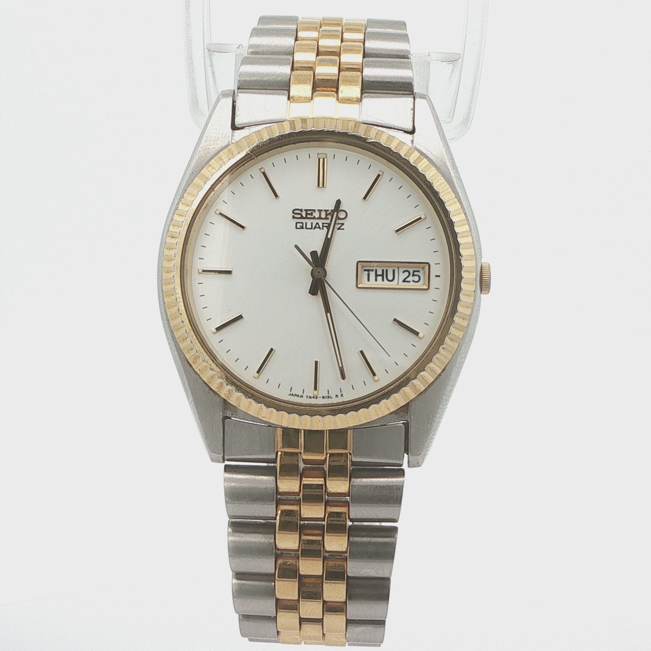 Estate Vintage Seiko Quartz Day-Date Watch 38mm Two-Tone Silver Dial Gold Bezel