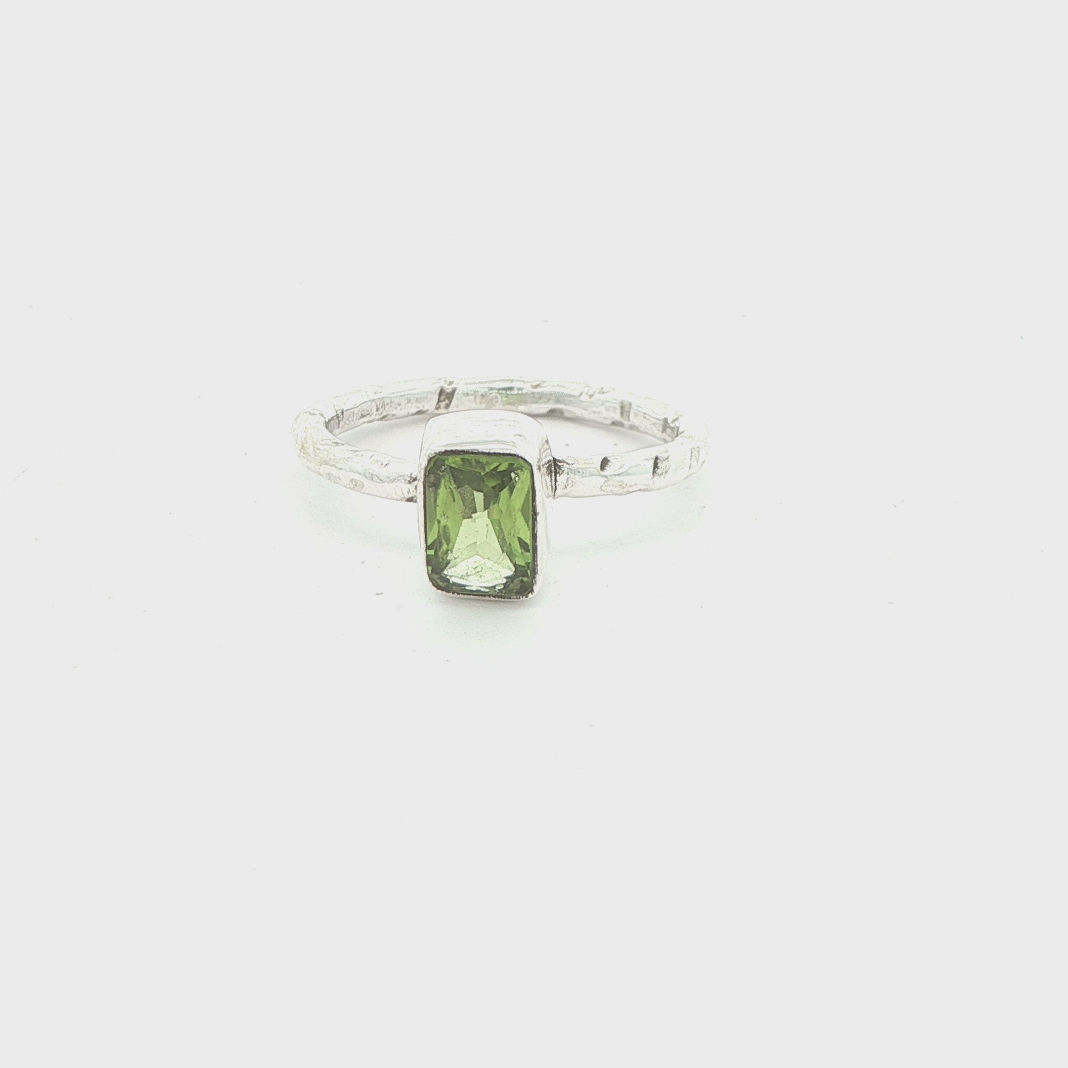 Estate Sterling Silver Peridot Solitaire Ring Size 8