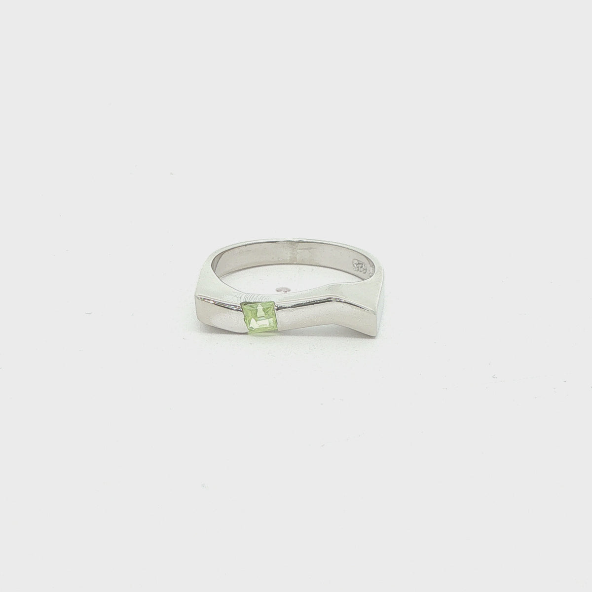 Estate Sterling Silver Geometric Peridot Ring – SZ 6
