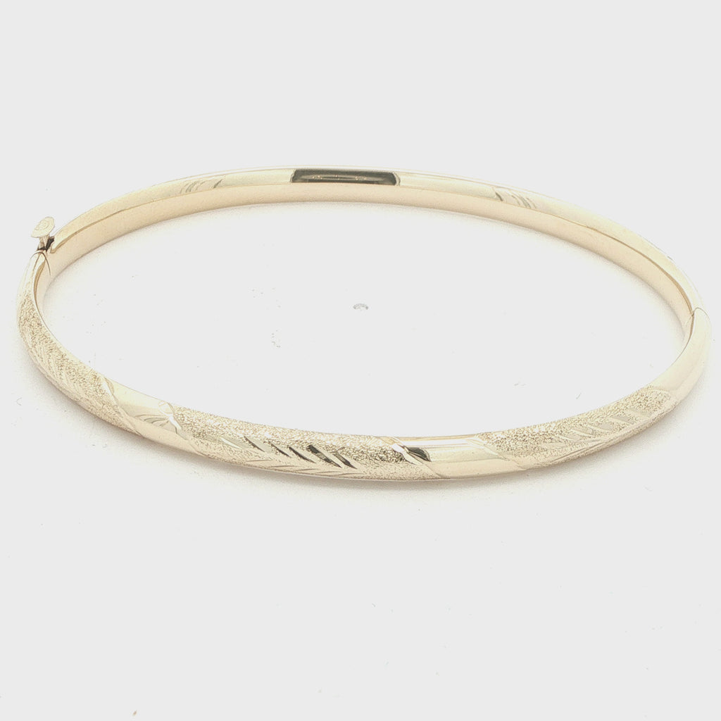 Estate Vintage 1970s 14K Yellow Gold Hinged Bangle Bracelet 44mm Opening Florentine Finish