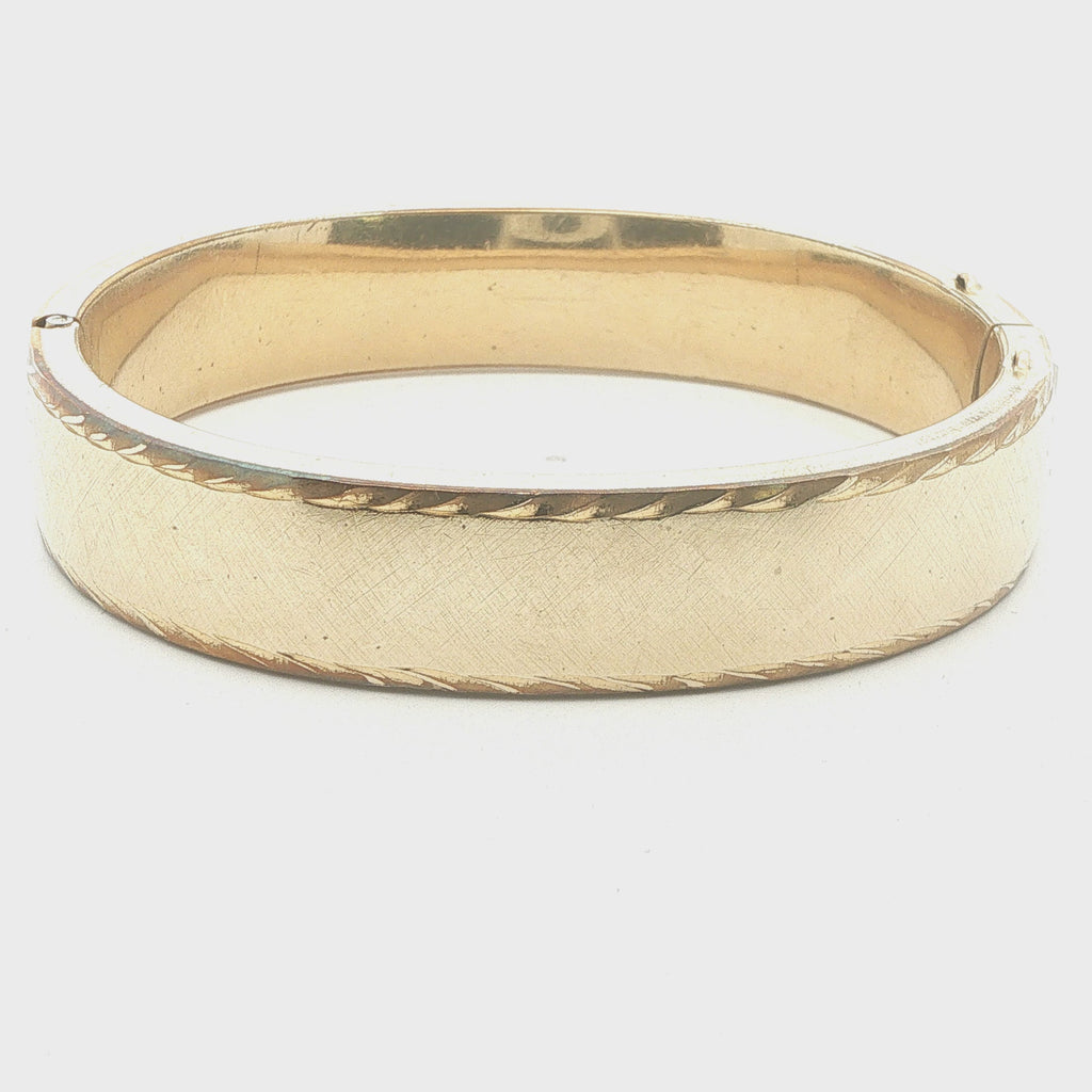 Circa 1960s Vintage Estate 1/20 12K Gold Filled Textured Hinged Bangle Bracelet 61 x 53mm