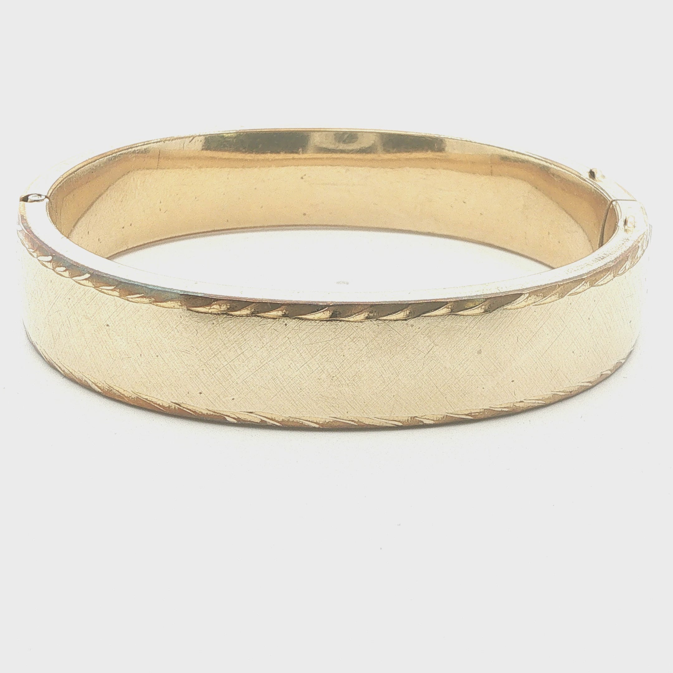 Circa 1960s Vintage Estate 1/20 12K Gold Filled Textured Hinged Bangle Bracelet 61 x 53mm