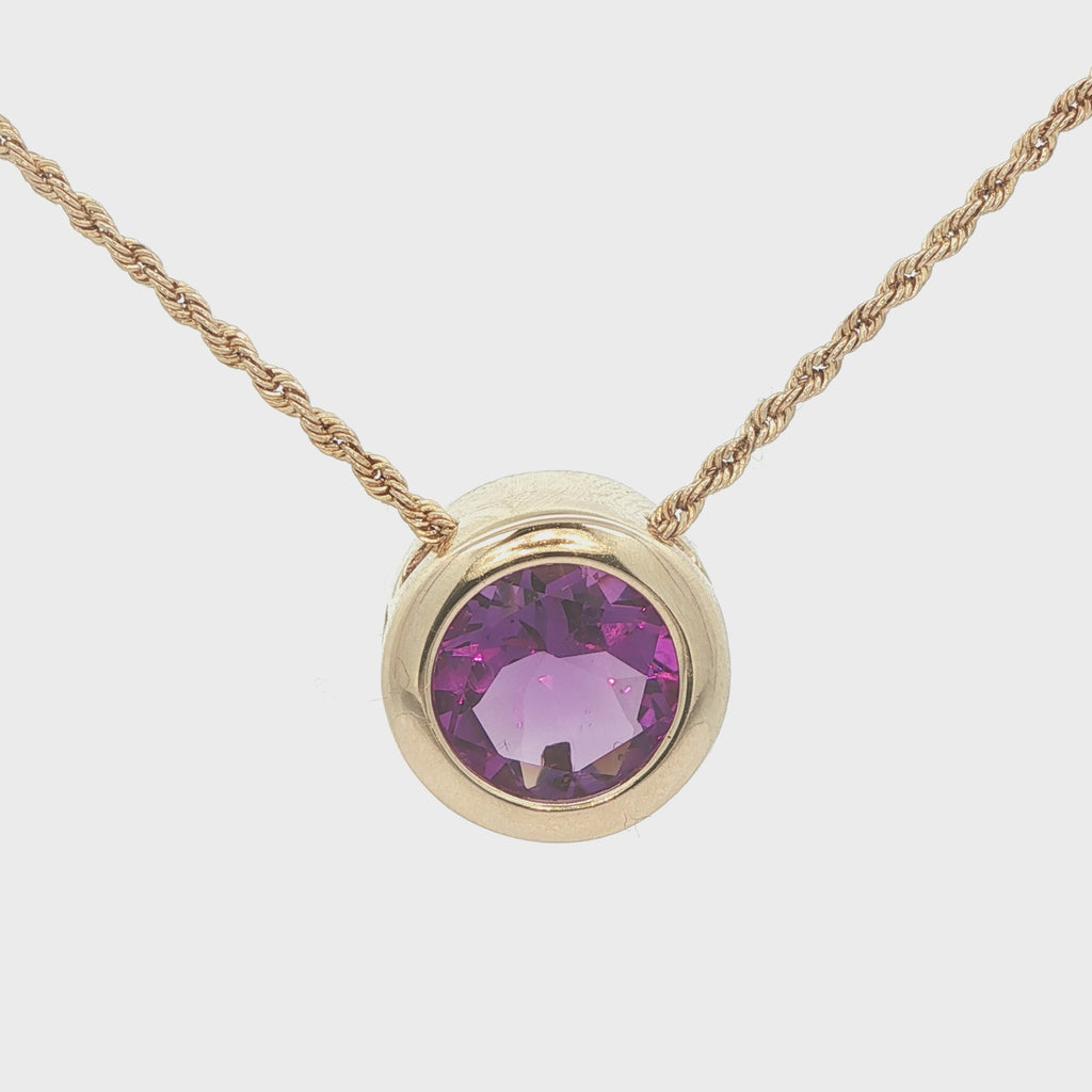 Estate 1990s 14K Yellow Gold Round AAA Amethyst Pendant Raspberry Color – Approx. 3.30 Carats