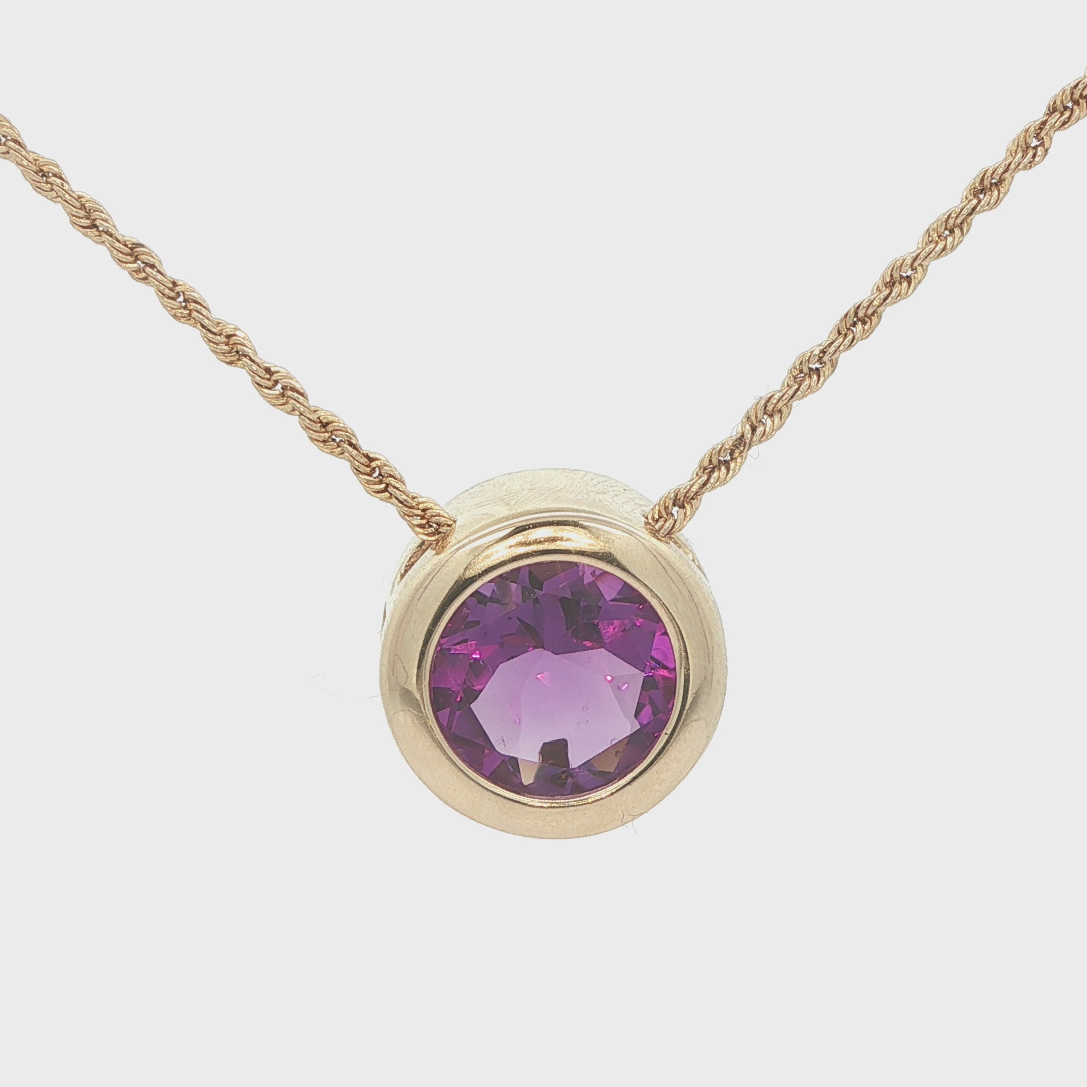 Estate 1990s 14K Yellow Gold Round AAA Amethyst Pendant Raspberry Color – Approx. 3.30 Carats
