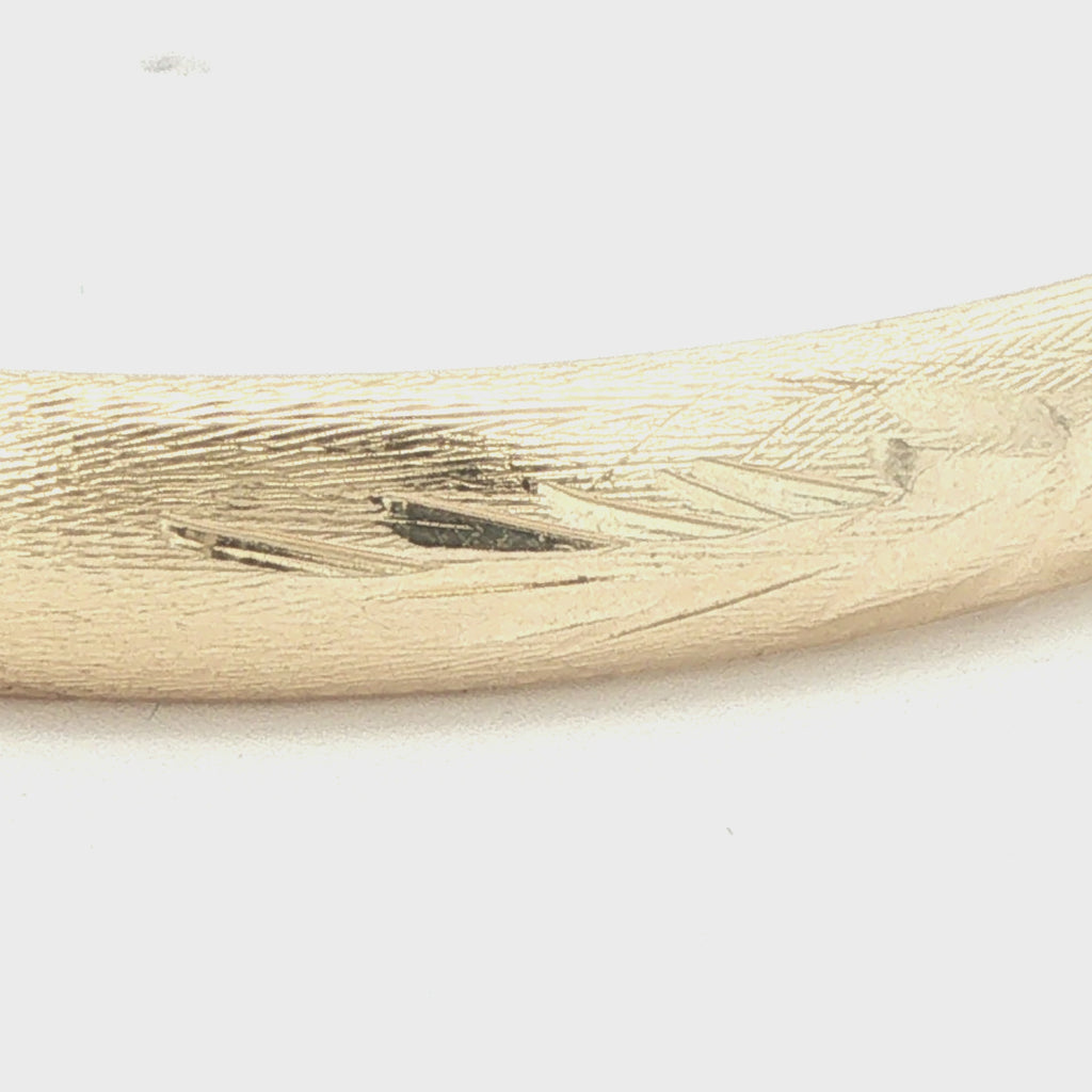 Vintage 14K Yellow Gold Engraved Hinged Bangle Bracelet 6.2mm