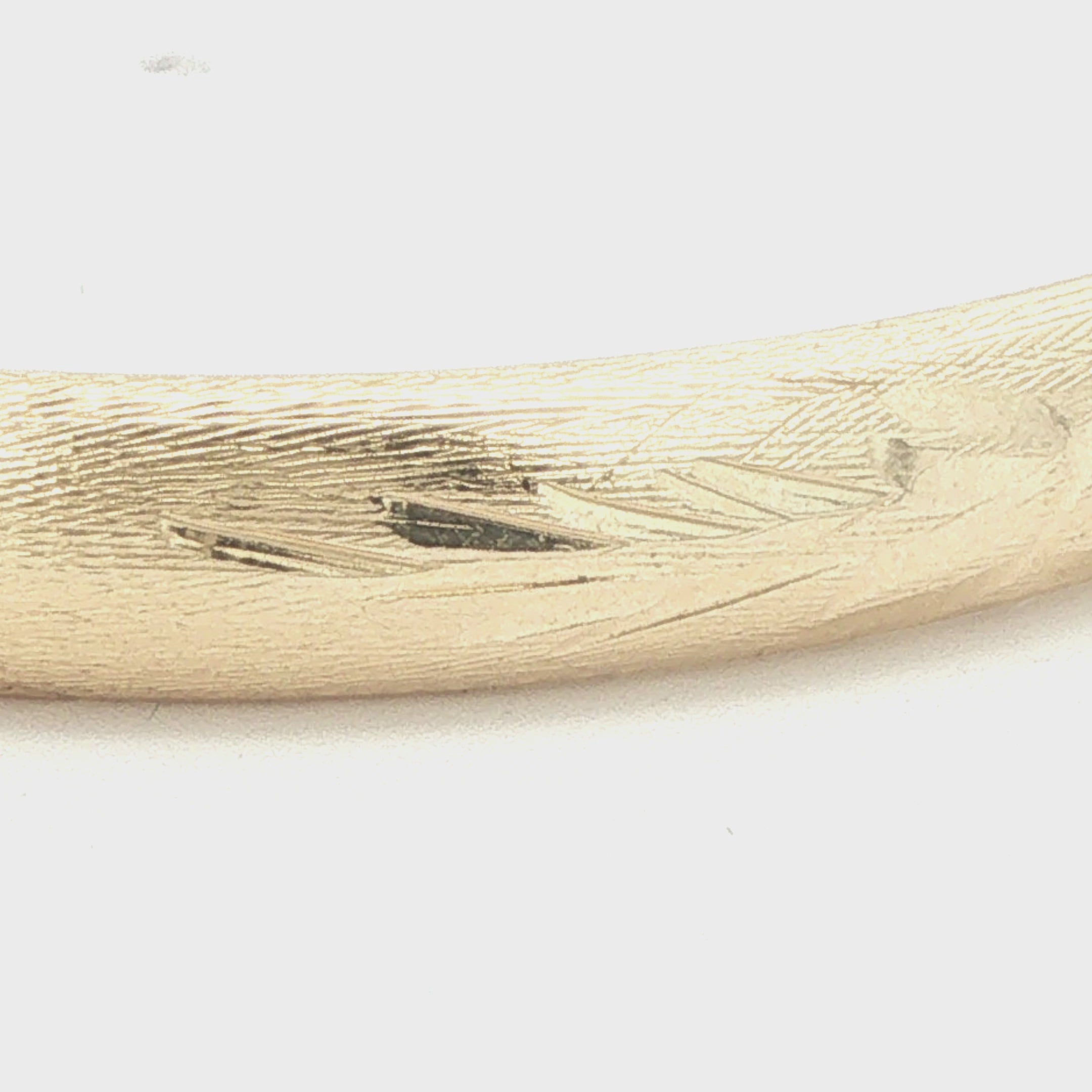 Vintage 14K Yellow Gold Engraved Hinged Bangle Bracelet 6.2mm