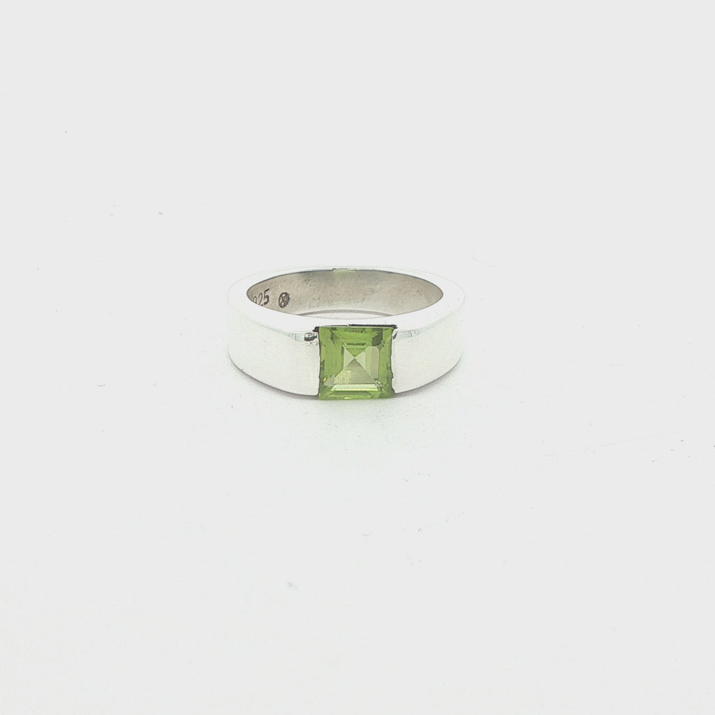 Estate Sterling Silver Square-Cut Peridot Ring – SZ 6