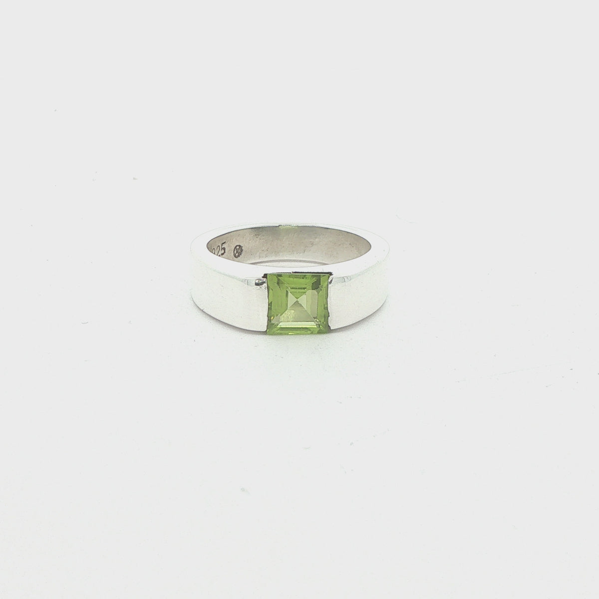Estate Sterling Silver Square-Cut Peridot Ring – SZ 6