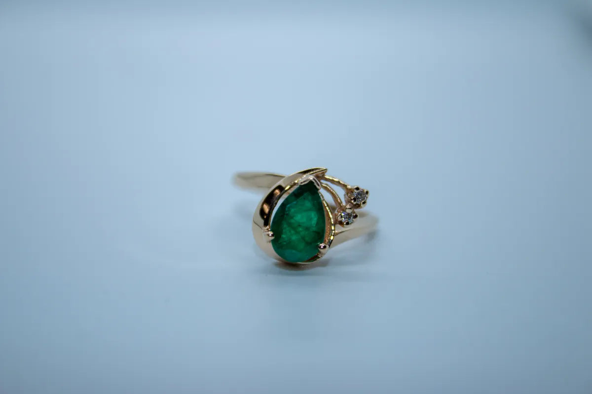 14 K Y/G Emerald and Diamond Estate Ring