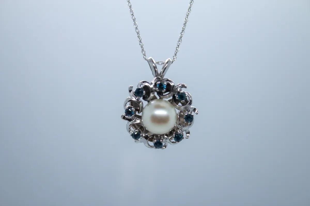 14K White Gold Pearl Necklace