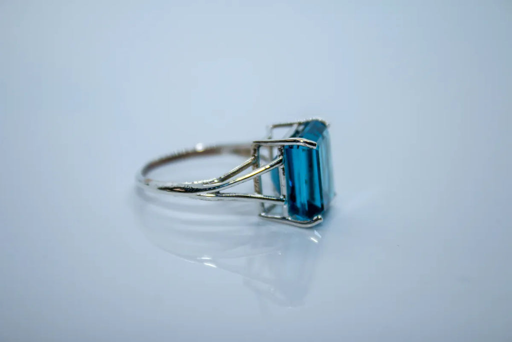 Sterling Silver London Blue Topaz Ring
